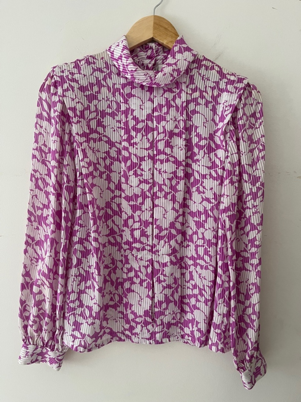 NICOLA Purple and White Pleated Mock Neck Blouse floral made in USA size 10